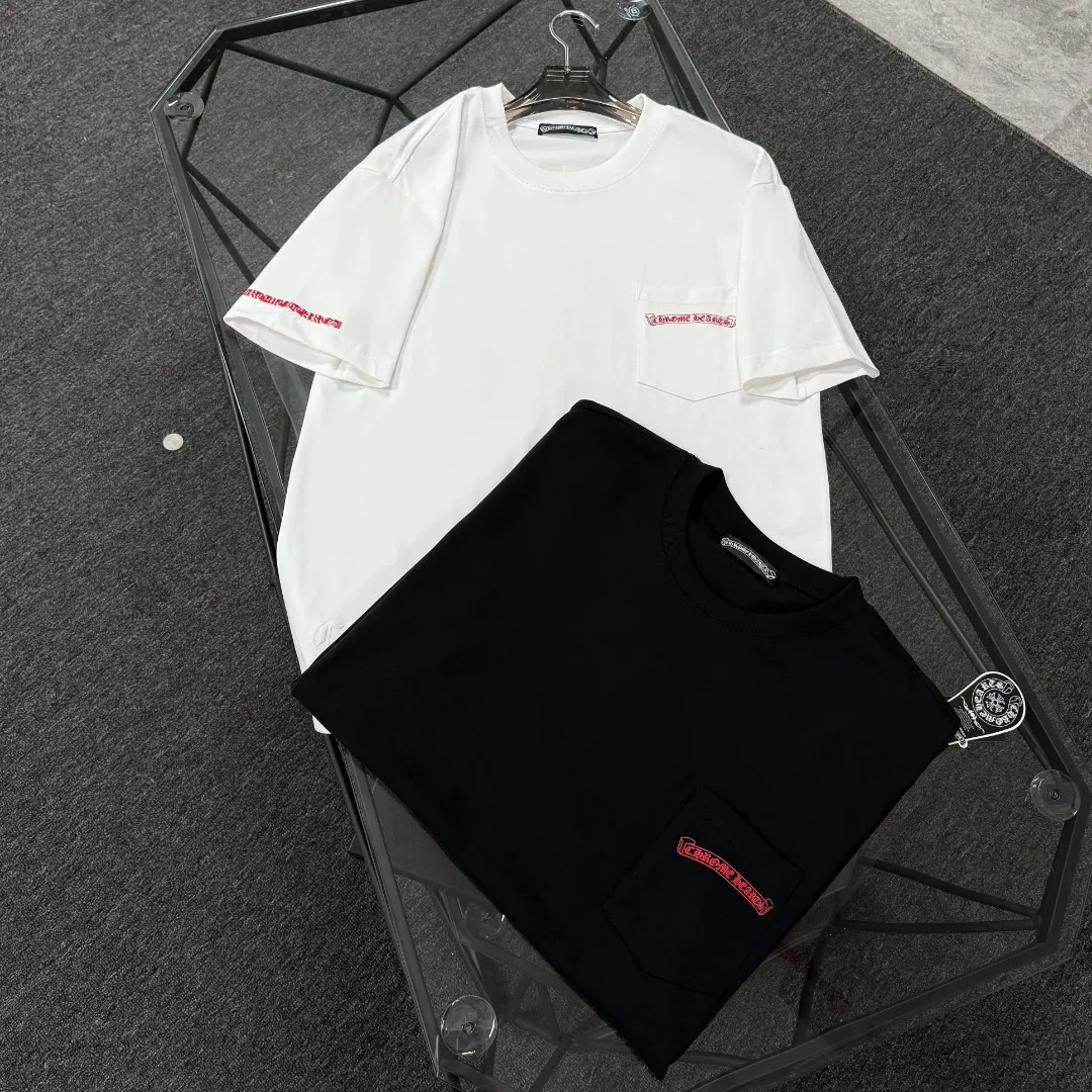P170 Chrome Hearts Chrome Hearts 25 high version. The fabric is made of 300 grams of high-density pure cotton. It does not deform or shrink. It has three labels. It is the same style for men and women. Technology: suede foam printing. Color: white, black. SIZE: S-XL.
